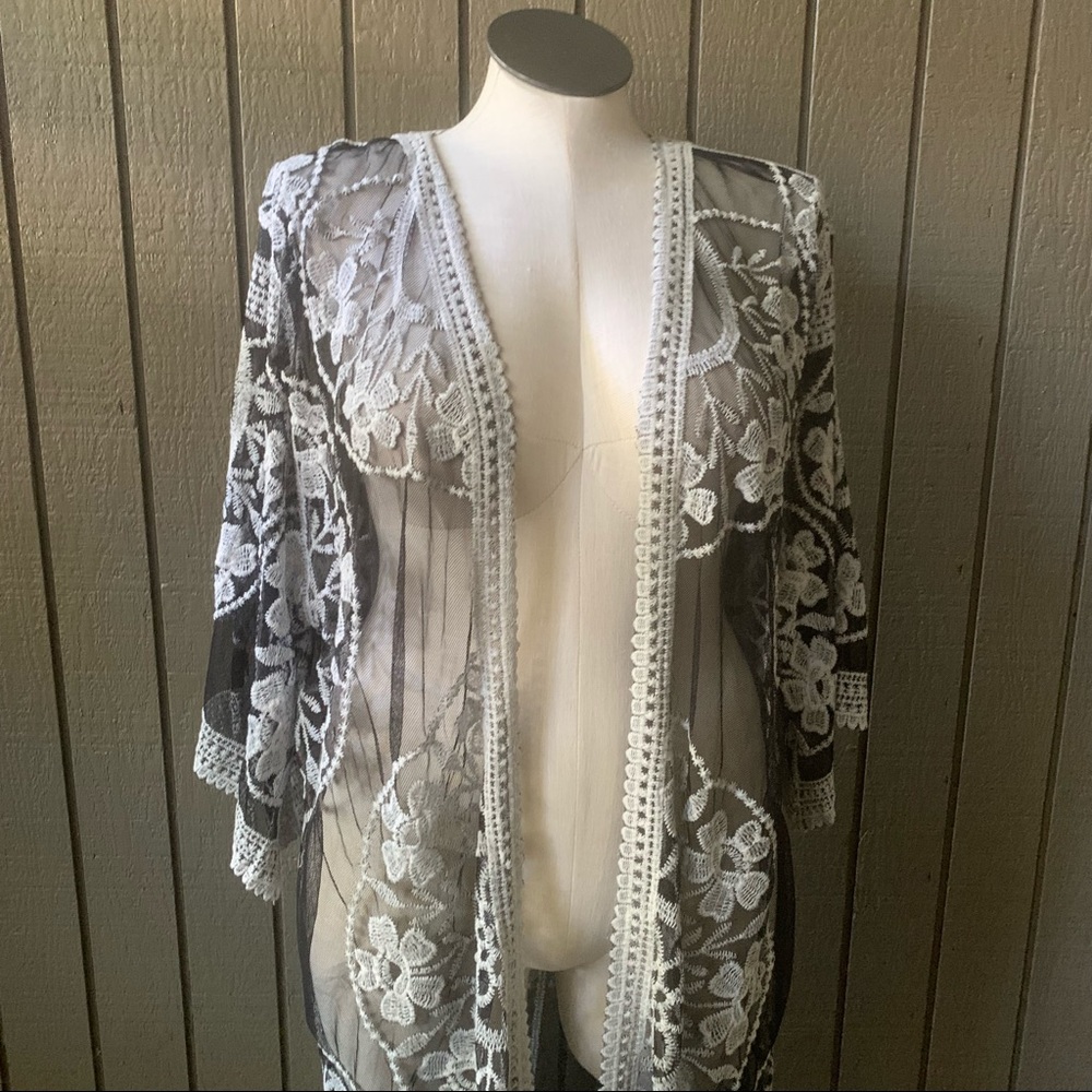 Woven Heart Black and Beige Embroidered Kimono Top - Picture 10 of 10